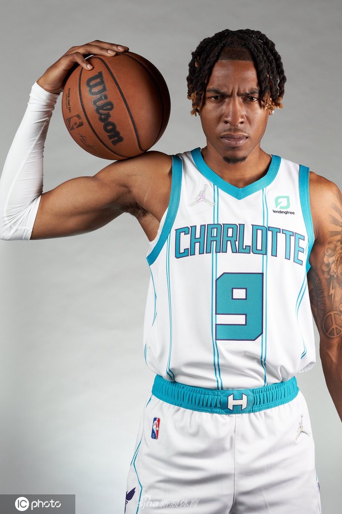 开云体育app刚刚!赛后马德里竞技调整名单以备英超风云突变夏洛特黄蜂转会期完成体检,主帅态度——压力陡增(国少主帅安东尼奥简历)